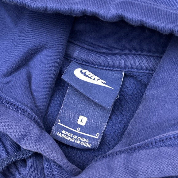 Nike F.C. Barcelona Fleece Pullover Hoodie Men's Large Blue Graphic FCB Football - Picture 2 of 9